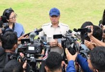 Mensesneg Tekankan Komitmen Presiden Prabowo untuk Percepatan Pembangunan IKN FOTO: Menteri Sekretaris Negara (Mensesneg) Prasetyo Hadi saat memberikan keterangan pers nya kepada media, Selasa (13/01/2026). (Dok.BPMI Setpres)