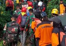 Tim SAR Unhas Terlibat Operasi Pencarian Pesawat ATR 42-500 di Maros, Kampus Beri Dukungan FOTO: Tim Search and Rescue (SAR) Universitas Hasanuddin terlibat dalam operasi pencarian dan pertolongan insiden pesawat ATR 42-500 yang dilaporkan hilang kontak dan jatuh di wilayah Kabupaten Maros, Sulawesi Selatan.