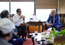 Rektor Unhas Terima Delegasi Prancis, Bahas Penguatan Kerja Sama Pendidikan FOTO: Rektor Universitas Hasanuddin menerima kunjungan Jean-François Hans, délégué géographique (delegasi geografis) Fondation des Alliances Françaises yang berbasis di Paris, Prancis. Pertemuan berlangsung di Ruang Rapat Rektor Unhas, Lantai 8 Gedung Rektorat Universitas Hasanuddin, Selasa (20/1).