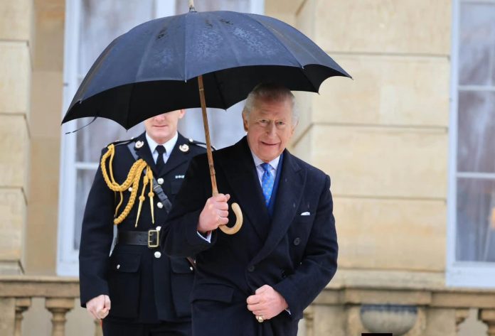 FOTO: Raja Charles III saat akan bertemu Presiden Prabowo Subianto untuk menghadiri Pertemuan Filantropi Konservasi Gajah Peusangan sebagai forum strategis untuk memperkuat kerja sama internasional di bidang pelestarian satwa liar dan konservasi lingkungan, yang digelar di Lancaster House, London, pada Rabu, 21 Januari 2026. (Seskab)