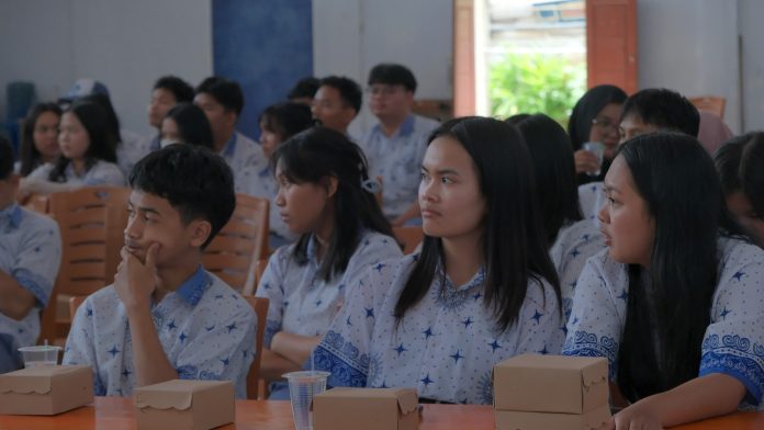 FOTO: Direktorat Akademik dan Kemahasiswaan Universitas Hasanuddin (Unhas) menyelenggarakan kegiatan Sosialisasi dan Promosi Seleksi Nasional Penerimaan Mahasiswa Baru (SNPMB), Kegiatan berlangsung di Aula SMAN 1 Tana Toraja, mulai pukul 09.30 Wita, Kamis (22/01).