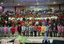 Kasih Natal Satukan Sivitas Akademika Unhas dalam Semangat Keluarga dan Keberagaman FOTO: Universitas Hasanuddin menggelar Perayaan Natal Oikumene Sivitas Akademika Unhas dengan mengusung tema “Allah Hadir untuk Menyelamatkan Keluarga” (Matius 1:21–24) dan subtema “Kasih Menyatukan Keluarga Unhas: Hebat dalam Iman, Berdampak dalam Karya”. Kegiatan ini berlangsung khidmat di Gedung Baruga A.P. Pettarani, Jumat (23/1).