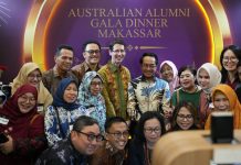 Unhas Perkuat Jejaring Alumni melalui Australia Alumni Gala Dinner FOTO: Rektor Universitas Hasanuddin (Unhas), Prof. Dr. Ir. Jamaluddin Jompa, M.Sc., menghadiri kegiatan Australia Alumni Gala Dinner Makassar yang dirangkaikan dengan peringatan 10 tahun Konsulat Jenderal Australia di Makassar. Kegiatan ini berlangsung di Hotel The Rinra, Sabtu (24/12).