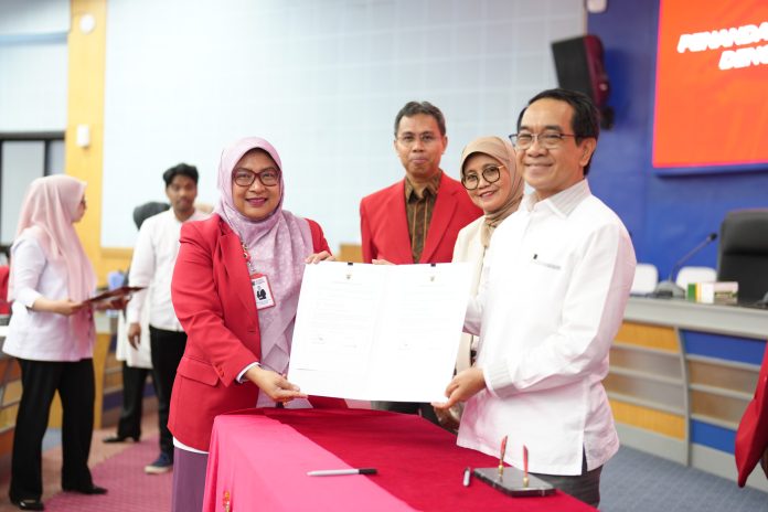 FOTO: Universitas Hasanuddin menggelar kegiatan Penandatanganan Kontrak Kinerja Tahun 2026 yang dipimpin langsung oleh Rektor Unhas, Prof. Dr. Ir. Jamaluddin Jompa, M.Sc., bertempat di Ruang Rapat Senat Lantai 2 Gedung Rektorat Unhas, Senin (26/1).