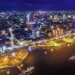 Setahun di Pentaskan: Makassar yang Terlihat dan yang Terbranding di Panggung Dunia FOTO: Kota Makassar, Sulawesi Selatan suasana di Malam Hari. (Dok via Google)