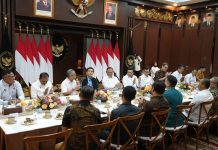 Menko Polkam Ajak Media Bersinergi Lawan Hoaks dan Perkuat Ketahanan Nasional FOTO: Menteri Koordinator Bidang Politik dan Keamanan (Menko Polkam), Jenderal TNI (Purn.) Djamari Chaniago, menekankan pentingnya sinergi antara pemerintah dan media massa untuk menjaga stabilitas serta memajukan bangsa. Hal ini disampaikannya dalam acara Silaturahmi Media Nasional di Kantor Kemenko Polkam, Jakarta, Rabu (4/2/2026). (Dok. Menko Polkam)