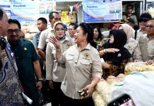 Komisi IV DPR RI Bersama Pemerintah Sidak Harga Pangan di Solo, Pastikan Harga Stabil Sampai Lebapokok FOTO: Ketua Komisi IV DPR RI, Siti Hediati Soeharto dan anggota bersama Kementerian Pertanian, Badan Pangan Nasional, dan BULOG melakukan inspeksi mendadak (sidak) ke Pasar Legi, Solo, Kamis (12/2/2026). (Dok.Kementan)