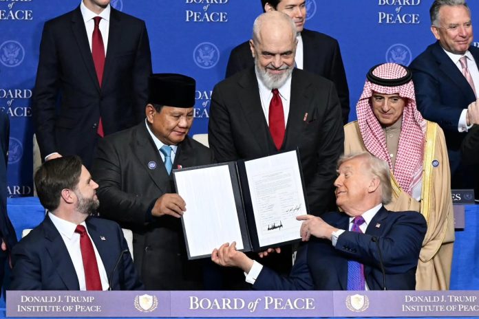 FOTO: Prabowo Subianto menghadiri pertemuan perdana (Inaugural Meeting) Board of Peace (BoP) di Donald Trump United States Institute of Peace, Washington D.C., Amerika Serikat, Kamis (19/02/2026). (Sumber: BPMI Setpres)