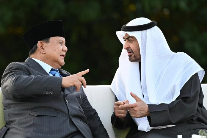 FOTO: Presiden Persatuan Emirat Arab (PEA) Sheikh Mohammed bin Zayed Al Nahyan (MBZ) yang juga pimpinan Abu Dhabi mengajak 6 Rulers/pemimpin Emirat lainnya untuk menerima Presiden Prabowo Subianto di Qasr Al Bahr, Abu Dhabi, pada Kamis, 26 Februari 2026. (Dok. Seskab)