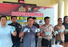 JAN Sulsel Apresiasi Sat Narkoba Polres Jeneponto Tangkap Bandar Narkotika: Barang Bukti 3 bal FOTO: Satuan Reserse Narkoba (Sat Resnarkoba) Polres Jeneponto berhasil menggagalkan peredaran gelap narkotika golongan I jenis sabu dengan barang bukti seberat total 150 gram bruto. Seorang pelaku berinisial IS (45) diamankan dalam pengungkapan kasus ini. (Dok. Polres Jeneponto)
