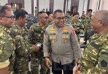 Kadiv Humas Polri Hadiri Retret Orientasi Kebangsaan dan Bela Negara yang Digelar PWI Bersama Kemhan RI FOTO: Kadiv Humas Polri Irjen Pol. Johnny Edison Isir, S.I.K., M.T.C.P., bersilaturahmi dan berdiskusi dengan pimpinan media massa dalam Retret Orientasi Kebangsaan dan Bela Negara PWI bersama Kemhan RI di Rumpin, Bogor, Sabtu (31/1). (Dok Humas Mabes Polri)