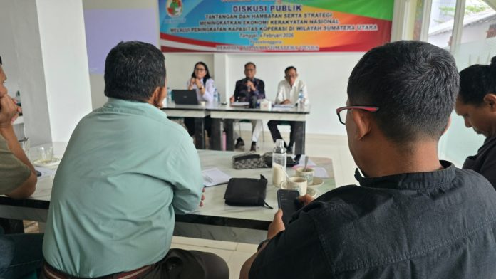 FOTO: Zulkifli Utama, SE di sela-sela kegiatan Diskusi Publik Tantangan dan Hambatan Serta Strategi Meningkatkan Ekonomi Kerakyatan Nasional Melalui Peningkatan Kapasitas Koperasi di Wilayah Sumatera Utara, Rabu (4/2).