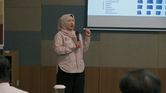 FOTO: Direktur Peningkatan Reputasi Unhas Prof. Dr. Ir. Rohani Ambo Rappe, M.Si., dalam Workshop dilaksanakan di Innovate Room, Unhas Hotel & Convention, pada Rabu (4/2).