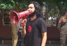 KPMB Sulsel Soroti Kaka Kandung Bupati Bantaeng Jadi Tenaga Ahli FOTO: Muammar Aulady, Kesatuan Pemuda dan Mahasiswa Bergerak (KPMB) Sulawesi Selatan.