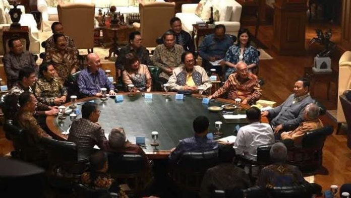 FOTO: Presiden Prabowo Subianto menerima audiensi APINDO di kediaman pribadi Hambalang, Bogor, Jawa Barat, pada Senin, 9 Februari 2026. ( Dok BPMI Setpres)