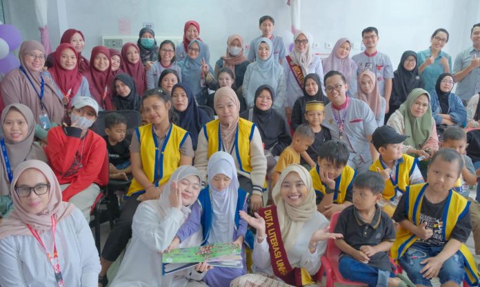 FOTO: Duta Literasi Universitas Hasanuddin (Unhas) bekerja sama dengan Rumah Sakit Pendidikan (RSP) Unhas menghadirkan kegiatan Bermain dan Belajar Bersama Anak Pejuang Kanker dalam rangka memperingati Hari Kanker Anak Sedunia 2026. Kegiatan berlangsung di Ruang Kemoterapi RSP Unhas, Kamis (12/02).