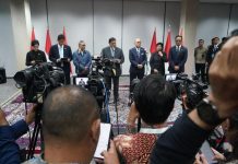 Menko Airlangga: Pemerintah Menargetkan Pertumbuhan ekonomi 5,4% dengan Potensi Hingga 5,6 Persen FOTO: Menteri Koordinator Bidang Perekonomian, Airlangga Hartarto saat memberikan keterangan pers usai acara 'Indonesia Economic Outlook (IEO) 2026', di Wisma Danantara, Jakarta. Jumat malam (13/2/2026). (Dok. Airlangga)