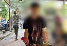Judi Sabung Ayam Kembali Marak: Ada “Rambut Cepak” Diuji Nyali Kapolsek Medan Tuntungan Tegakkan Hukum FOTO: Salah satu warga yang sedang berada di lokasi Sabung ayam di di Gang Sejati, Ladang Bambu (dekat kolam), Kecamatan Medan Tuntungan, Kota Medan. Sabtu (14/2/2026). (Istimewa)