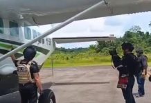 Di Yahukimo Satgas Damai Cartenz Tangkap 4 Anggota KKB, 2 Diantaranya Pelaku Penembakan Pilot Smart Air FOTO: Aparat kepolisian saat melakukan olah TKP atas penembakan pesawat Smart Air PK-SNR di Kabupaten Boven Digoel, Papua Selatan. (Dok. Antara via Facebook)