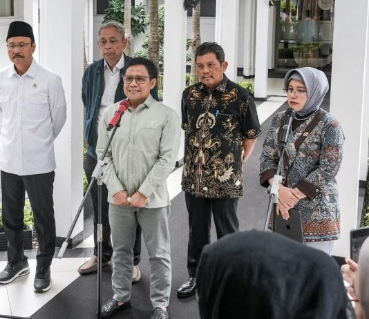 Menko Bidang Pemberdayaan Masyarakat ke Rumah Sakit: “Administrasi tidak Boleh Mendahului Keselamatan Nyawa” FOTO: Menteri Koordinator (Menko) Bidang Pemberdayaan Masyarakat Muhaimin Iskandar (Cak Imin) memberikan keterangan pers usai memimpin Rapat Tingkat Menteri (RTM) di Jakarta. (Dok. Cak Imin)