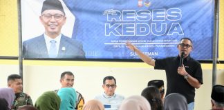Reses di Dapil, Supratman Didampingi Guru Besar Unhas: Beasiswa Pendidikan untuk Keluarga Kurang Mampu FOTO: Ketua DPRD Kota Makassar, Supratman saat reses di titik ketujuh yang berlangsung di Kompleks Antang Jaya, Kelurahan Bitowa, Kecamatan Manggala, Sabtu (14/2/2026).