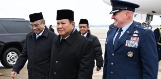 Tiba di AS, Presiden Prabowo Akan Bertemu Presiden Trump Guna Perkuat Hubungan Bilateral FOTO: Presiden RI Prabowo Subianto tiba di Amerika Serikat (AS) pada Selasa, 17 Februari 2026 pukul 11.55 waktu setempat. Pesawat Garuda Indonesia-1 yang membawa Presiden dan rombongan mendarat di Pangkalan Militer Andrews, Washington DC. (Dok. Seskab)