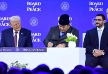 Presiden Prabowo Subianto Menghadiri Pertemuan Perdana BoP di Washington Trump Ungkap Fakta Baru FOTO: Presiden Amerika Serikat, Donald Trump saat menyaksikan penandatanganan Board of Peace (BoP) beberapa waktu lalu dengan 20 kepala negara termasuk Indonesia. (Dok. Seskab)