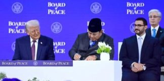Presiden Prabowo Subianto Menghadiri Pertemuan Perdana BoP di Washington Trump Ungkap Fakta Baru FOTO: Presiden Amerika Serikat, Donald Trump saat menyaksikan penandatanganan Board of Peace (BoP) beberapa waktu lalu dengan 20 kepala negara termasuk Indonesia. (Dok. Seskab)