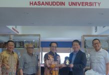 Unhas dan Hiroshima University Perkuat Riset Mangrove dan Akuakultur Berkelanjutan FOTO: Delegasi Hiroshima University diterima langsung oleh Rektor Unhas, Prof. Dr. Ir. Jamaluddin Jompa, M.Sc., di Ruang Rektor, Lantai 8 Gedung Rektorat Unhas Tamalanrea, Makassar, Rabu (18/02).