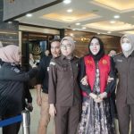 Kejati Sulsel Jebloskan Kembali Mira Hayati ke Penjara, Kasus Kosmetik Berbahaya FOTO: Tim Intelijen Kejaksaan Tinggi Sulawesi Selatan (Kejati Sulsel), melaksanakan eksekusi penahanan terhadap terpidana kasus kosmetik berbahaya, Mira Hayati. (Dok Kejati Sulsel)