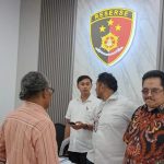 Purwanto M Ali, Dampingi Forum Sinergi Komunitas Merah Putih Pelaporan Wali Kota Denpasar ke Bareskrim FOTO: Paling Kanan (Batik Coklat) Purwanto M Ali, saat mendampingi Forum Sinergi Komunitas Merah Putih Pelaporan Wali Kota Denpasar ke Bareskrim.