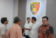 Purwanto M Ali, Dampingi Forum Sinergi Komunitas Merah Putih Pelaporan Wali Kota Denpasar ke Bareskrim FOTO: Paling Kanan (Batik Coklat) Purwanto M Ali, saat mendampingi Forum Sinergi Komunitas Merah Putih Pelaporan Wali Kota Denpasar ke Bareskrim.