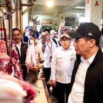 Kementan Sidak di Pasar Serpong, Temukan Harga Daging Sapi Tetap Stabil Meskipun Permintaan Naik FOTO: Menteri Pertanian sekaligus Kepala Badan Pangan Nasional, Andi Amran Sulaiman saat melakukan sidak di salah satu pasar tradisional. (Dok. Kementan)
