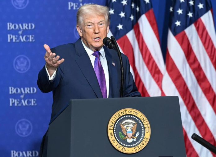 FOTO: Presiden Donald Trump dalam pertemuan perdana negara negara anggota Board of Peace (BoP) di Donald Trump United States Institute of Peace, Washington, D.C., Amerika Serikat, pada Kamis, 19 Februari 2026. (Dok. Seskab).