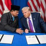 Anggota Ikatan Alumni Pesantren IMMIM Disandera Zionis Israel, Keanggotaan Indonesia di BoP Dipertanyakan FOTO: Presiden RI Prabowo Subianto dan Presiden Amerika Serikat Donald Trump menandatangani Perjanjian Perdagangan Timbal Balik antara Indonesia dan Amerika Serikat, di Washington, D.C., Kamis (19/02/2026). (Sumber: BPMI Setpres)