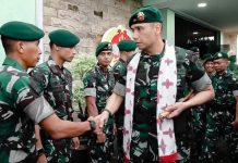 Kunjungan Kerja Komandan Brigif 18 Kostrad ke Yonif 503 Kostrad FOTO: Komandan Brigade Infanteri 18 Kostrad Letkol Inf Paulus Pandjaitan, S.H., MPICT. didampingi Ketua Persit KCK Cabang XXI Brigif 18 Koorcab Divif 2 PG Kostrad Ny. Novella Paulus, beserta rombongan melaksanakan kunjungan kerja ke Yonif 503 Kostrad, Mojosari. Jumat (20/02/2026). (Dok. Penkostrad).