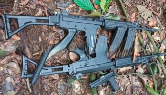 FOTO: KOMNAS TPNPB merilis siaran pers terkait dengan penguasaan dua unit senjata api (senpi) jenis SS1, 4 magazin berisi 120 butir peluru, Dan satu unit pistol G2 Combat lengkap dengan amunisi. (Sumber KOMNAS TPNPB)