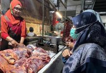 Pantau Pasar di Yogyakarta, Kementan Ungkap Harga Daging Sapi dan Ayam Stabil dan Terkendali FOTO: Direktur Kesehatan Hewan, Ditjen PKH, Kementan, Hendra Wibawa ke beberapa pasar besar di wilayah Daerah Istimewa Yogyakarta (DIY), menjadi titik perhatian dalam pengawasan tersebut. (Dok Kementan)
