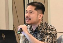 Di Media Sosial Kuasa Hukum Jokowi Sebut dr Tifa Ahli “Gadungan” FOTO: Josua M Sinambela kuasa hukum Joko Widodo. (Sumber foto akun Facebook milik @Josua M Sinambela)