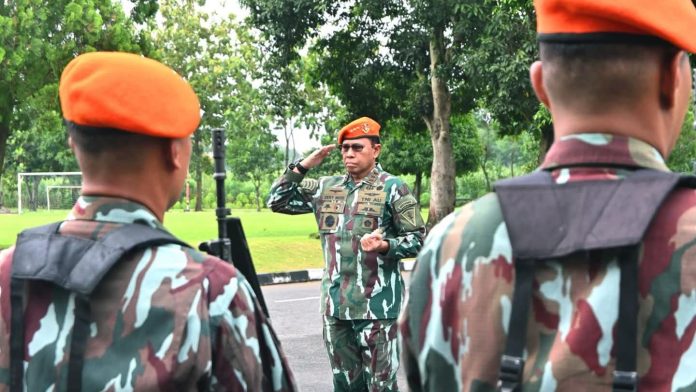 FOTO: Panglima Korps Pasukan Gerak Cepat (Korpasgat) Marsekal Madya TNI Deny Muis, S.E., M.M., bersama para Asisten Korpasgat melaksanakan kunjungan kerja ke Batalyon Artileri Pertahanan Udara 21 Pasgat, Selasa (24/02/2026. (Dok. Penkorpasagat)