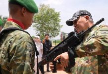 Menhan Tinjau Kesiapsiagaan Prajurit Batalyon Infanteri TP 848/Satya Pandya Cakti FOTO: Menteri Pertahanan (Menhan) Sjafrie Sjamsoeddin meninjau kesiapsiagaan prajurit Batalyon Infanteri TP 848/Satya Pandya Cakti yang masih bagian dari Brigif TP 88/KBK Kodam II/Sriwijaya, di Anak Tuha, Lampung Tengah, pada Kamis (26/2). (Dok. Kemenhan)