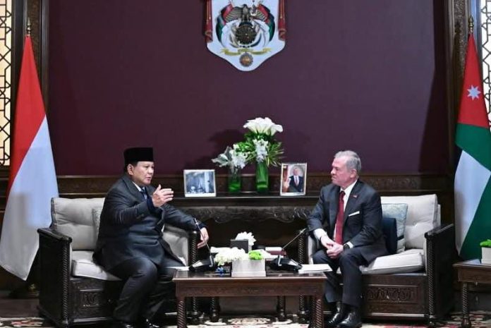 FOTO: Presiden RI Prabowo Subianto menekankan pentingnya penguatan koordinasi strategis antara Indonesia dan Kerajaan Yordania Hasyimiah dalam merespons situasi kemanusiaan di Palestina dalam pertemuan bilateral dengan Raja Abdullah II ibn Al Hussein di Istana Basman, Amman, Rabu (25/02/2026). (Sumber: BPMI Setpres)
