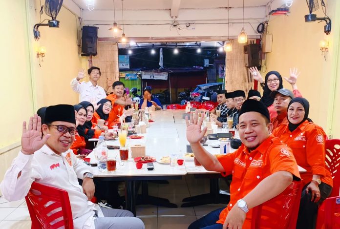FOTO: Dewan Pimpinan Wilayah (DPW) Gerakan Rakyat Sulawesi Selatan menggelar refleksi dan buka puasa bersama dalam rangka peringatan HUT ke-1 organisasi tersebut, Jumat (27/2/2026).