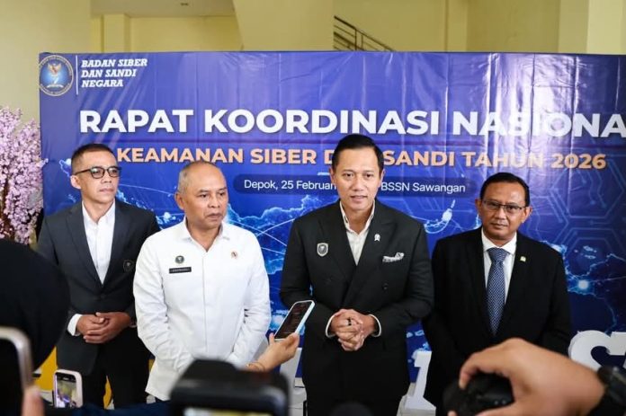 FOTO: Menteri Koordinator Bidang Infrastruktur dan Pembangunan Kewilayahan Agus Harimurti Yudhoyono (Menko AHY) saat memberikan keterangan pers di Badan Siber dan Sandi Negara (BSSN), Selasa (25/2/2026). (Dok AHY)