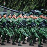 Kostrad Pamerkan Seragam Baru Dalam Perayaan HUT ke-65 FOTO: Jajaran Komando Cadangan Strategis TNI AD (Kostrad) memperkenalkan seragam baru dalam perayaan HUT ke-65 yang digelar di Markas Divisi 1 Kostrad, Cilodong, Depok, Jawa Barat, Jumat. (Dok via media sosial)