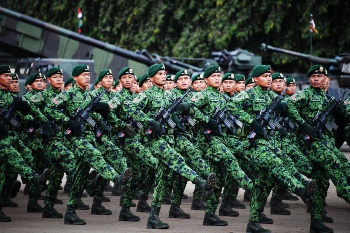 FOTO: Jajaran Komando Cadangan Strategis TNI AD (Kostrad) memperkenalkan seragam baru dalam perayaan HUT ke-65 yang digelar di Markas Divisi 1 Kostrad, Cilodong, Depok, Jawa Barat, Jumat. (Dok via media sosial)