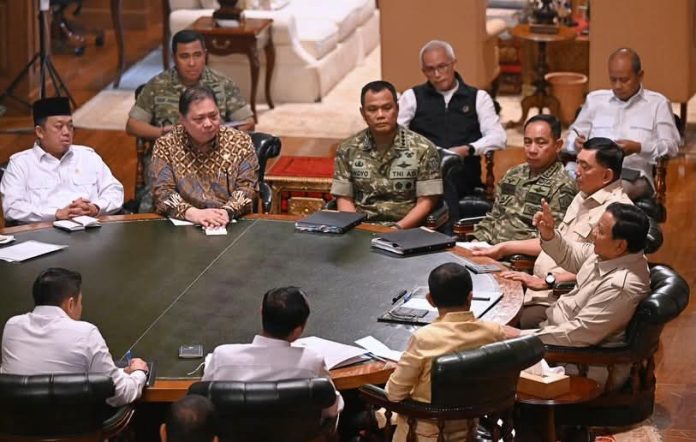 FOTO: Presiden Prabowo Subianto menerima sejumlah menteri Kabinet Merah Putih di kediaman pribadinya di Hambalang, Bogor, Jawa Barat, Senin (09/03/2026). (Dok. Seskab)