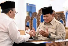 Di Istana Negara: Presiden Prabowo Subianto Menyerahkan Zakat Melalui Baznas FOTO: Presiden Prabowo Subianto menyerahkan zakat melalui Badan Amil Zakat Nasional (Baznas) dalam sebuah acara di Istana Negara, Jakarta, Jumat, 13 Maret 2026. (Dok Seskab)