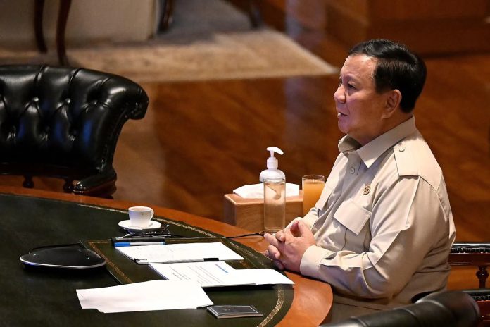 FB_IMG_1774707364917 FOTO: Presiden Prabowo Subianto mengadakan rapat terbatas dengan sejumlah menteri Kabinet Merah Putih untuk menentukan penyesuaian dan penentuan beberapa kebijakan ekonomi dan energi. (Dok seskab)