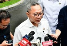 Presiden Prabowo Panggil Menko Pangan, Pastikan Harga Terkendali dan Stok Aman saat Ramadan dan Jelang Lebaran FOTO: Menteri Koordinator Bidang Pangan Zulkifli Hasan saat memberikan keterangan pers di Istana Merdeka, Jakarta, Senin (02/03/2026), (Sumber: BPMI Setpres).